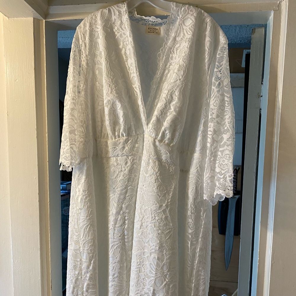 Kiyonna 3/4 sleeve, vneck, ivory lace dress